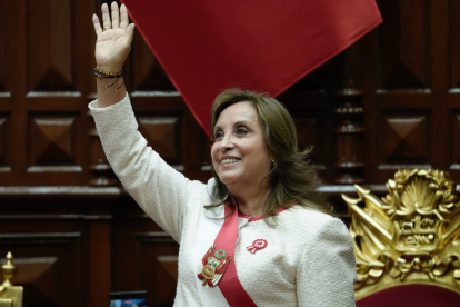 La presidenta Dina Boluarte atraviesa una nueva crisis política tras perder el apoyo de sus principales aliados en el Congreso.