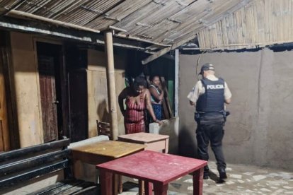 Una de las víctimas registraba antecedentes penales. La Policía indaga si el ataque era dirigido a ella o alguna de sus amigas.