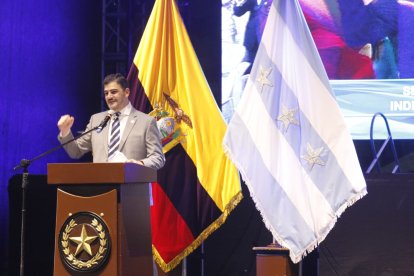 El alcalde Aquiles Álvarez ofrece su discurso en la Sesión Solemne.