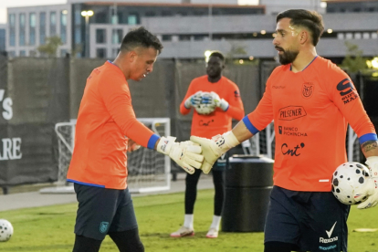 Ecuador vs. Estados Unidos: ¿va Galíndez o Valle al arco?