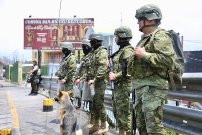 En San Miguel del Común también hay resguardo militar.