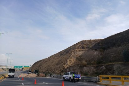 La Policía realiza operativos preventivos por el paro nacional.