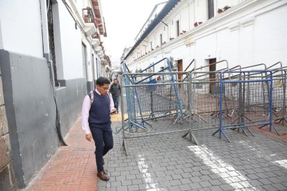 En el centro de Quito algunas calles no permitían el paso de vehículos.