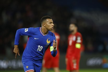 Kylian Mbappé no jugará por lesión.