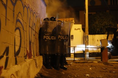 La noche del 12 de octubre, los uniformados se enfrentaron a los manifestantes.