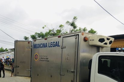 Las autoridades realizaron el levantamiento del cadáver para aclarar las causas de la muerte.