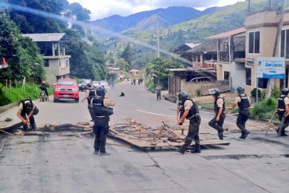 Las vías en Loja continúan cerradas.