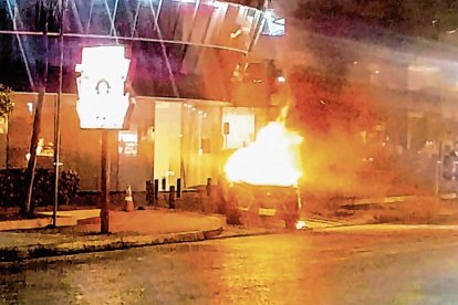 El vehículo que explotó fue abandonado en los exteriores del Hotel Sheraton.