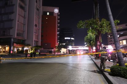 Coche bomba en el norte de Guayaquil dejó un muerto, decenas de heridos y daños materiales de consideración.