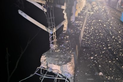 La CTE cerró el paso al puente y recomendó tomar vías alternas.