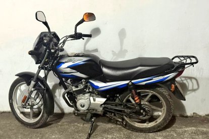 Una moto consta entre los objetos encontrados a los aprehendidos.
