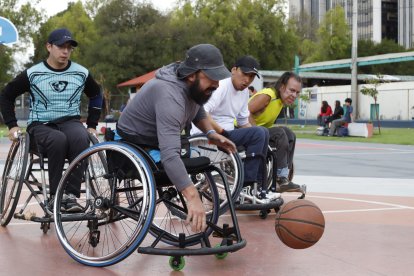 Los entrenamientos se realizan dos veces por semana e incluyen ejercicios de coordinación, velocidad y estrategia de juego.