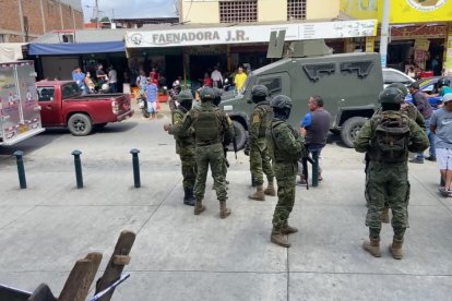 Las Fuerzas Armadas acordonaron la Plaza Central de Portoviejo tras el crimen del comerciante