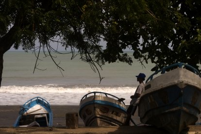 La pesca artesanal es fundamental en la economía local, pero enfrenta retos en control sanitario.