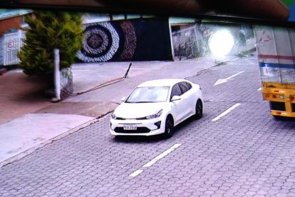 En este vehículo huyó el implicado en el intento de sicariato en Quito.