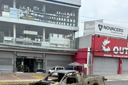 Así quedó la camioneta tras el incendio.