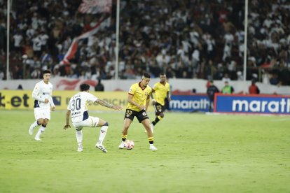 Barcelona SC buscar recortar distancia con el líder Independiente del Valle.