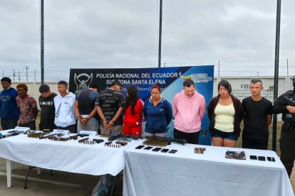 Los detenidos con las evidencias fueron presentados por la policía en la provincia de Santa Elena