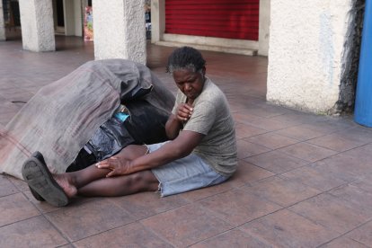 En el centro, los casos de adultos mayores en la indigencia se multiplican.