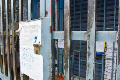 El local del suburbio de Guayaquil atacado.