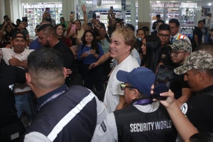Cristian Castro, a su llegada a Guayaquil este 18 de octubre.