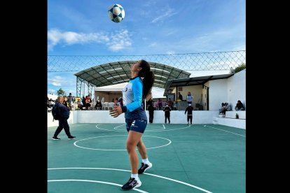 Ricitos Chávez es una de las jugadoras más seguidas de ecuavóley.