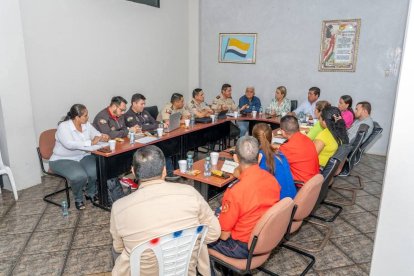 La alcaldesa del cantón Mocache, Yenny Domínguez, se reunió en una mesa de seguridad para tomar correctivos por los continuos hechos de violencia.