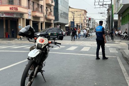 Hubo cierre de vías en las inmediaciones del Mercado Central, de Guayaquil.