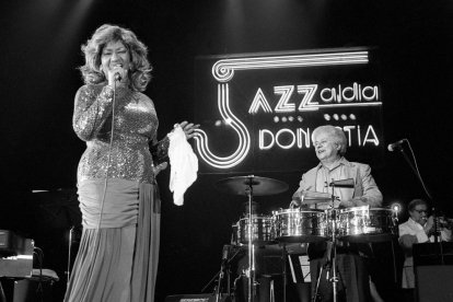 Celia Cruz y Tito Puente compartieron escenario y amistad, creando algunos de los momentos más memorables de la música latina.