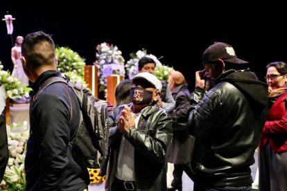 Varias personas asistieron al funeral de Paulina Tamayo.