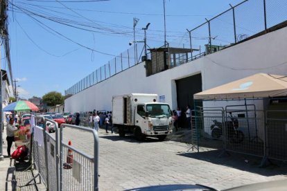“El temor siempre está ahí”, dicen moradores que viven alrededor de cárceles de Quito