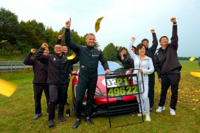 El piloto alemán Marc Basseng fue quien impuso el nuevo récord.