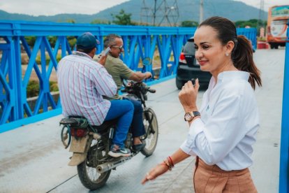 La Prefecta Marcela Aguiñaga supervisó la habilitación del puente Bailey en Churute.