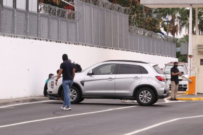 La Policía Nacional inspeccionó varios automotores.