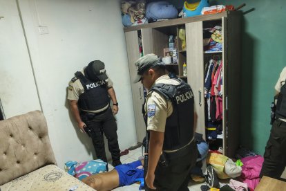 La Policía detuvo a una persona durante los allanamientos.