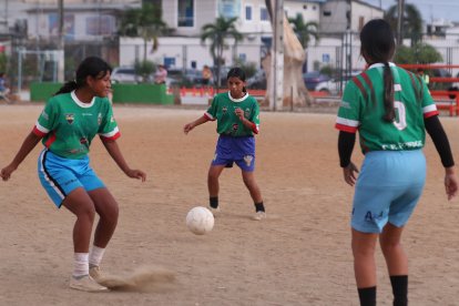 La guayaquileña juega en categorías mayores en el equipo Enrique Saltos.