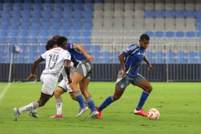 Emelec recibió a Delfín en un estadio Capwell sin público.