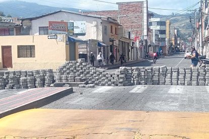 Así permanecieron algunas calles de Otavalo durante los 31 días de paro nacional.
