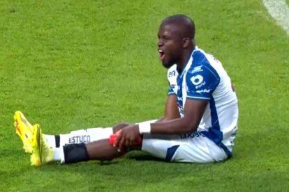 Superman Valencia presentó una dolencia muscular al minuto 83.