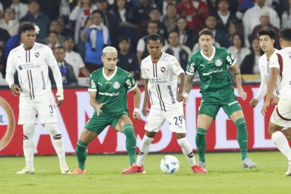 Palmeiras busca remontar el marcador a Liga de Quito.