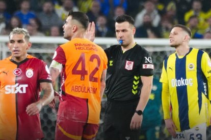 Los árbitros en Turquía han sido muy cuestionados las ultimas temporadas.