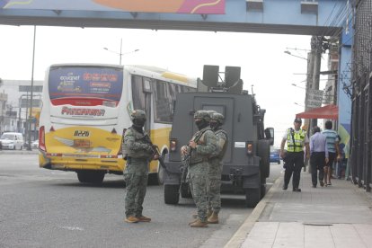 Presencia militar se mantiene en Durán.