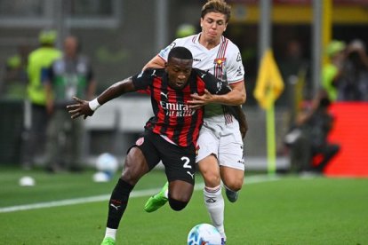 Pervis Estupiñán destaca como lateral izquierdo en AC Milan.