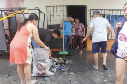 Padre rescató a su hija en el incendio.