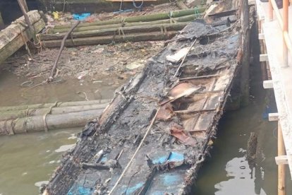 Esta embarcación fue hallada en un muelle. Su tripulación está reportada como desaparecida.