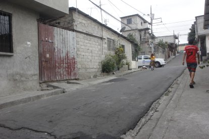 La víctima cerraba la puerta del garaje de su casa cuando fue secuestrada.