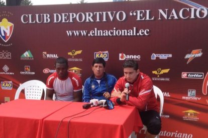 Orlando Narváez (c), exjugador y exDT de formativas del Nacional murió en 2022 impago