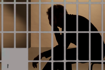 'Pitote' en Inglaterra por intimidad entre funcionaria de cárcel y recluso.