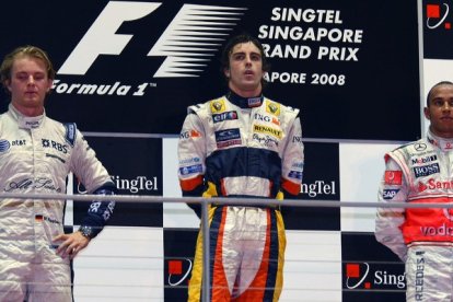 Así fue el podio del Gran Premio de Singapur en la Formula 1 año 2008.