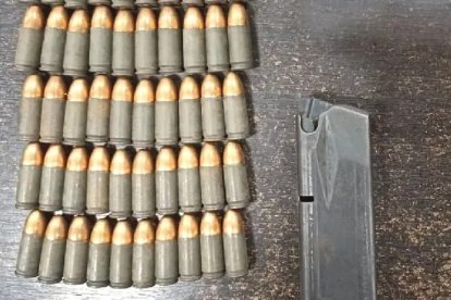 Elementos incautados por agentes durante la investigación.